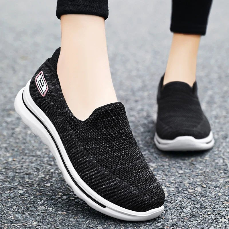 Amber & July Sneakers | Trendy slip - on sneakers voor dames - odelly.nl