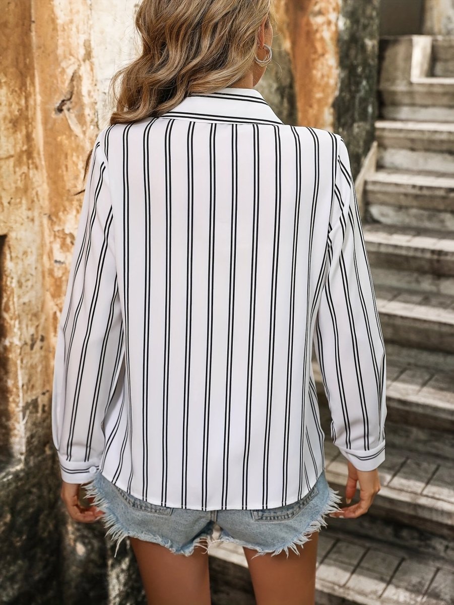 Femke - Stijlvolle V - Hals Gestreepte Blouse - odelly.nl