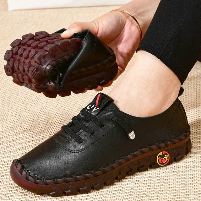Lisa Sneakers | Comfortabele leren instappers met flexibele zool en handgestikte details - odelly.nl