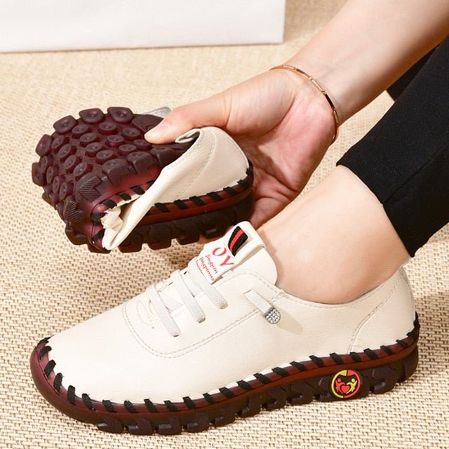 Lisa Sneakers | Comfortabele leren instappers met flexibele zool en handgestikte details - odelly.nl