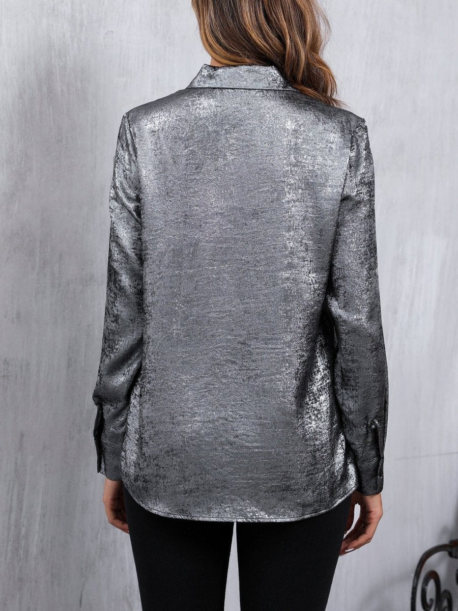 Lisanne - Casual Satijnen V - Hals Blouse met Lange Mouwen en Knoopdetails - odelly.nl