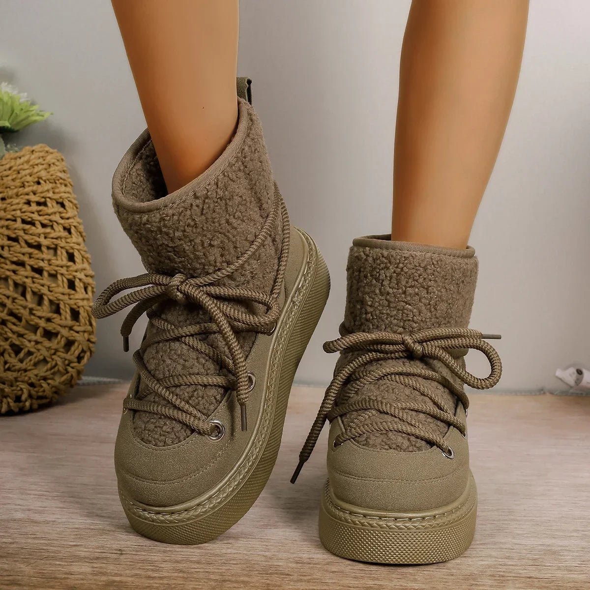 Lydia Snowboots | Trendy fleece gevoerde laarzen met dikke zool voor dames - odelly.nl