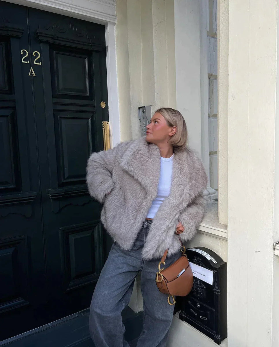 Nikki Faux Bontjas | Trendy oversized bontjas voor dames - odelly.nl