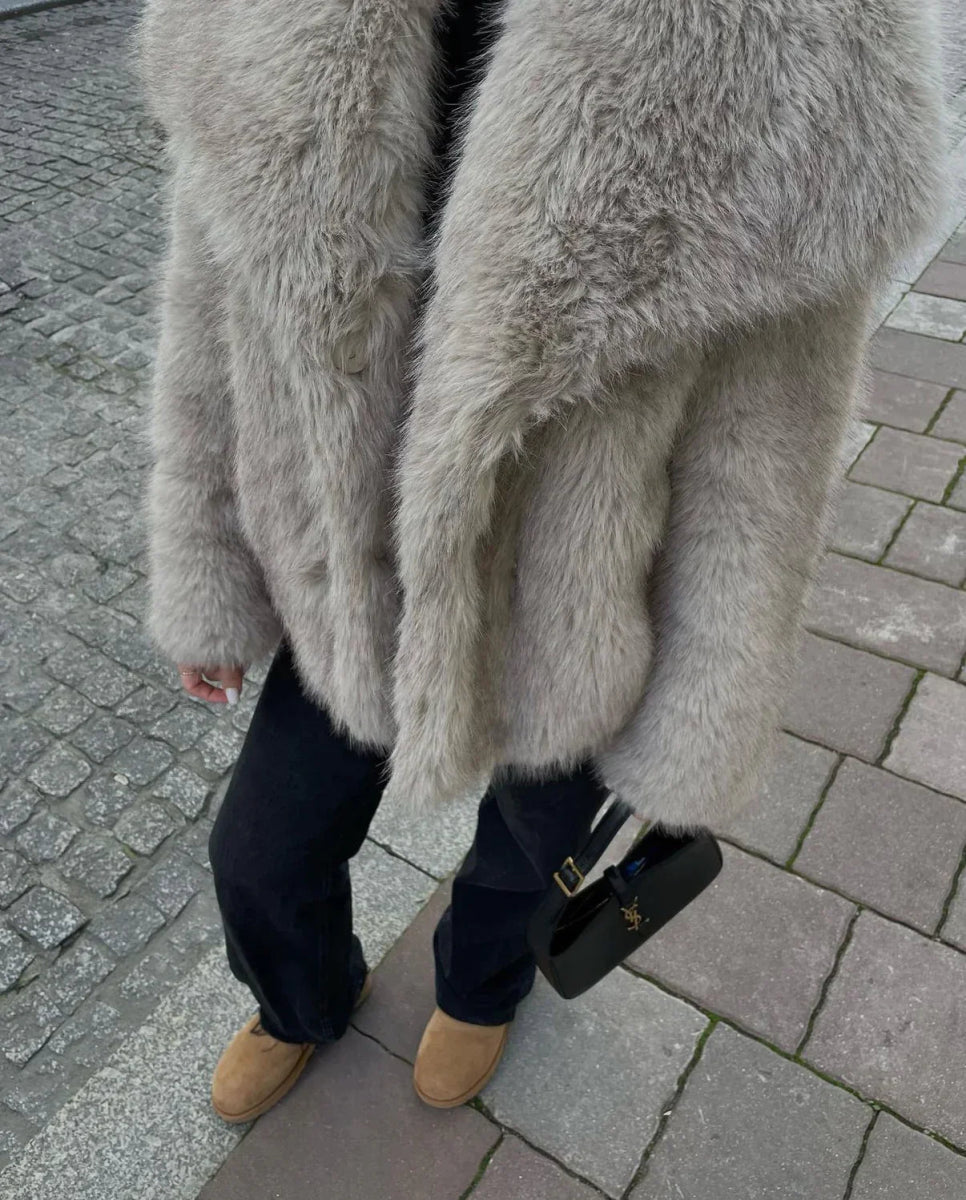 Nikki Faux Bontjas | Trendy oversized bontjas voor dames - odelly.nl