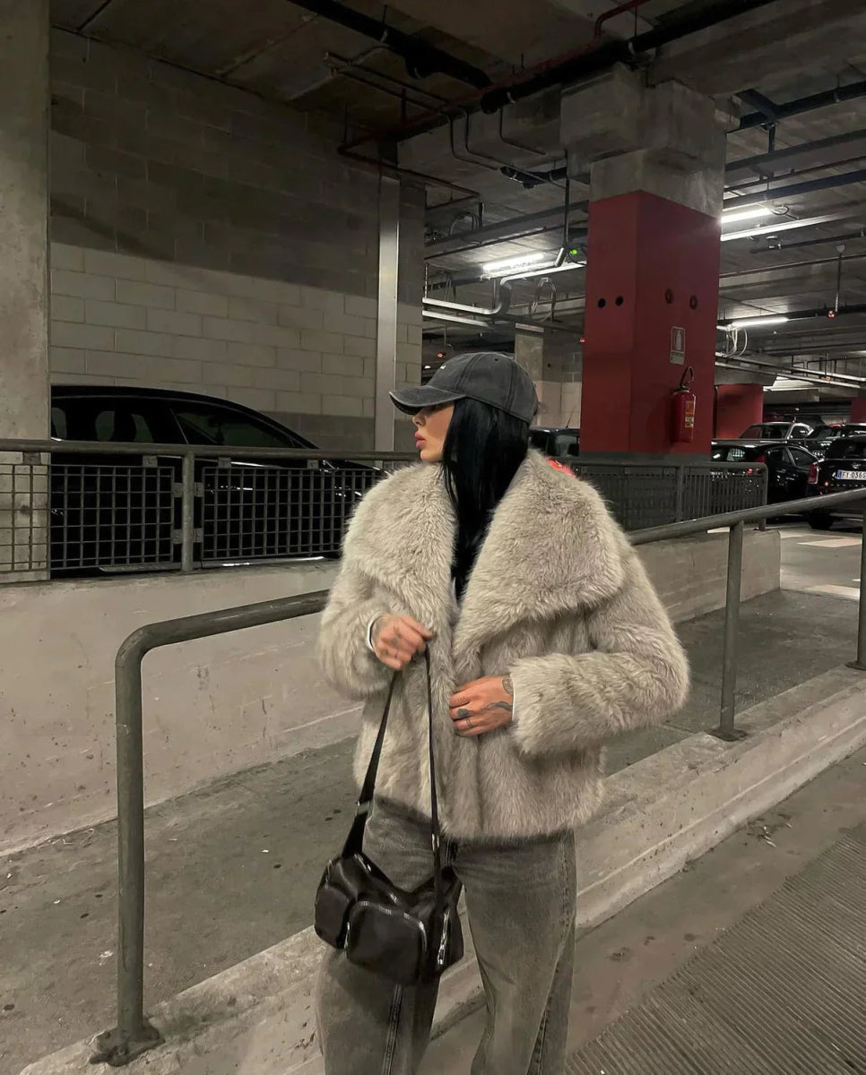Nikki Faux Bontjas | Trendy oversized bontjas voor dames - odelly.nl
