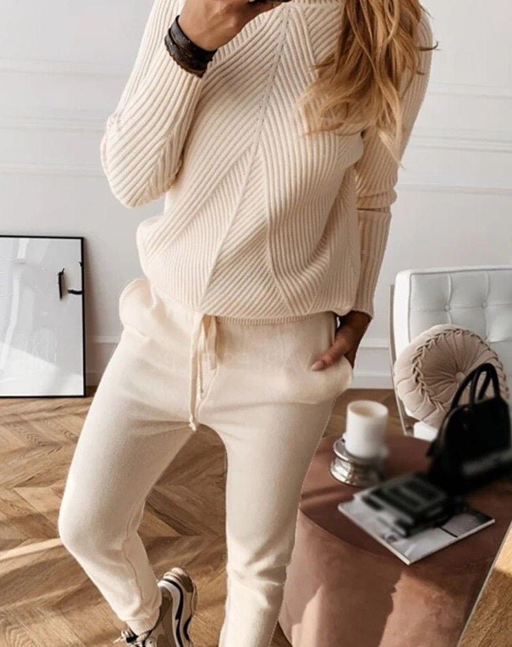 Nikki Joggingpak | Warm trendy tweedelig pak voor dames met koltrui en broek - odelly.nl