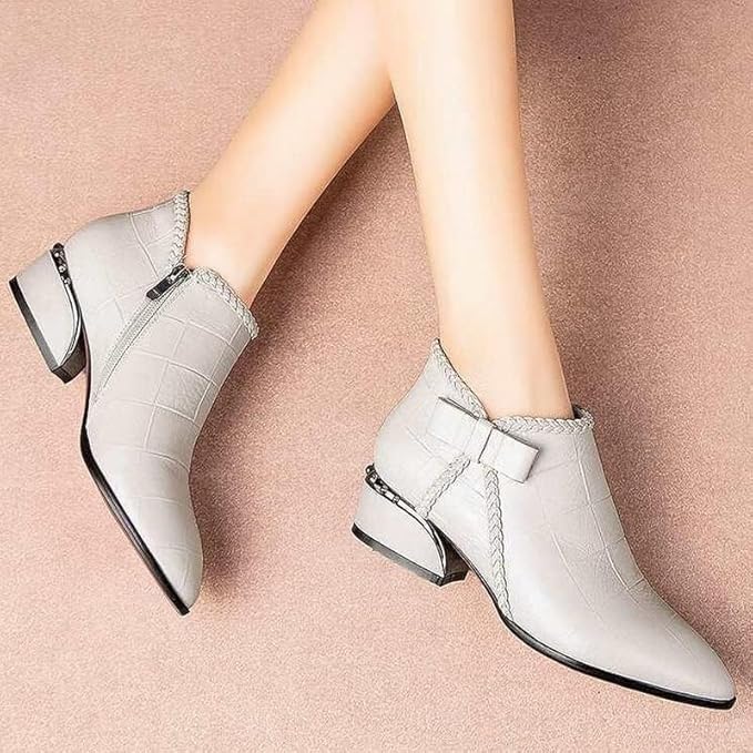 Sophie Enkellaarsjes | Elegante laarsjes met puntige neus en gevlochten details - odelly.nl
