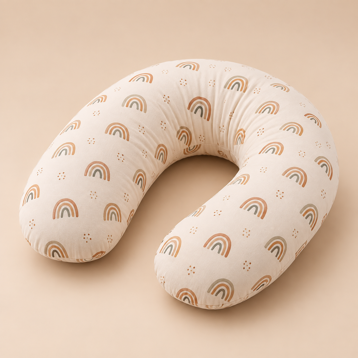 BABYGO Rainbow voedingskussen op warme beige Odelly achtergrond
